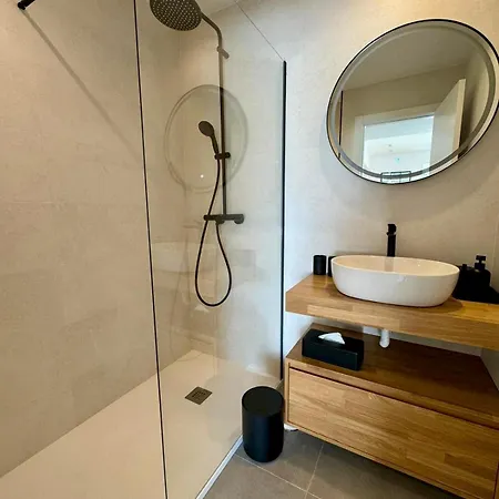 Luxurious Renovated Apartment