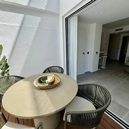 Luxurious Renovated Apartment