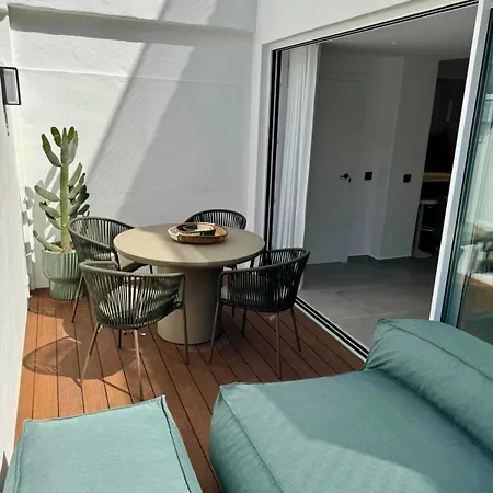 Luxurious Renovated Apartment
